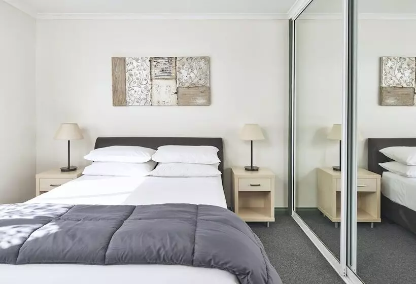 هتل Nrma Bathurst Panorama Holiday Park