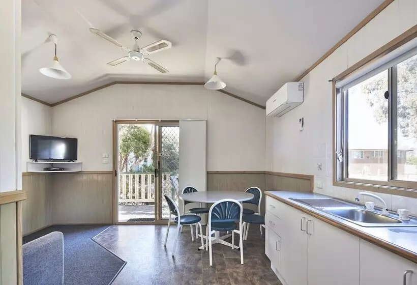 هتل Nrma Bathurst Panorama Holiday Park