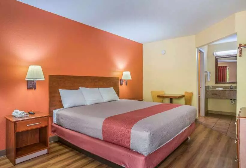 モーテル Rodeway Inn & Suites