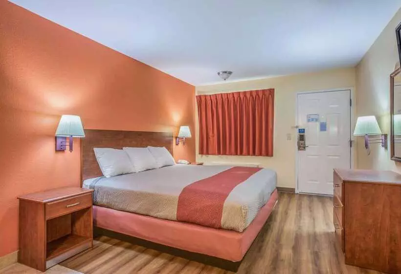モーテル Rodeway Inn & Suites