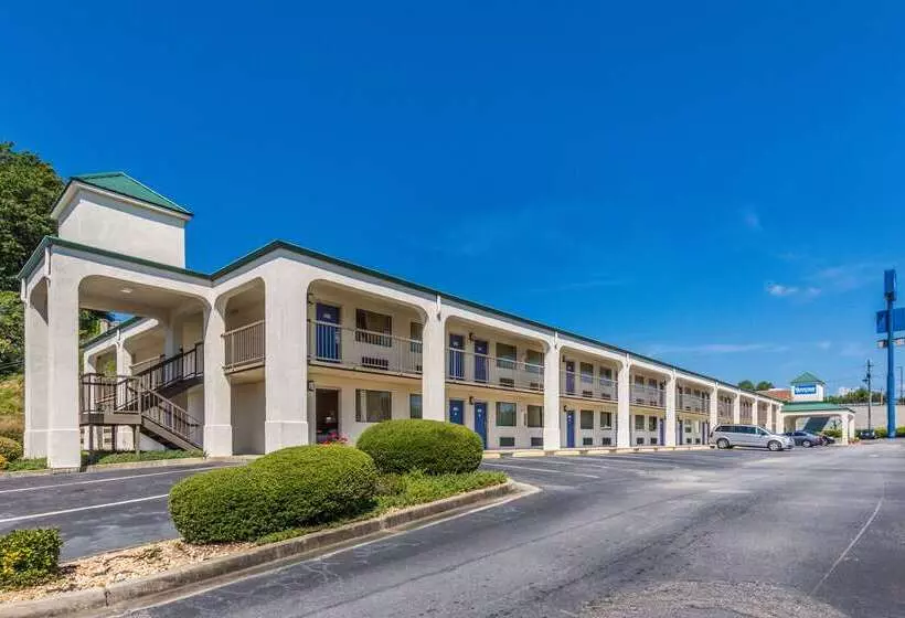 モーテル Rodeway Inn & Suites
