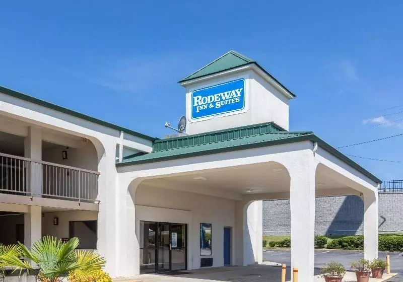 モーテル Rodeway Inn & Suites