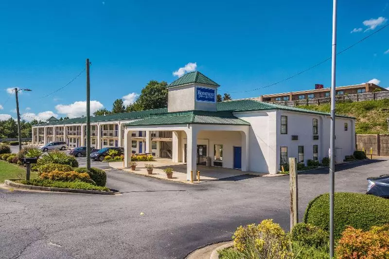 モーテル Rodeway Inn & Suites