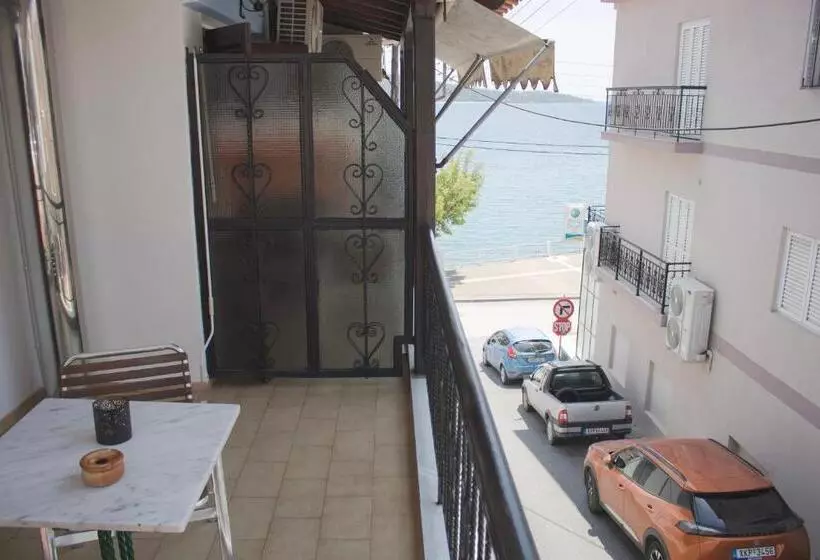 Majatalo Gyalos Beach Front