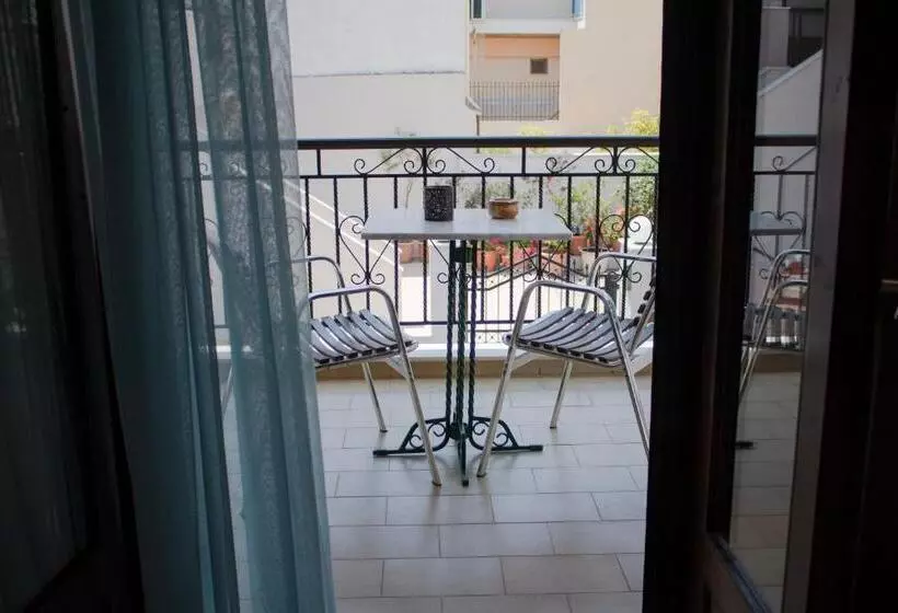 Majatalo Gyalos Beach Front