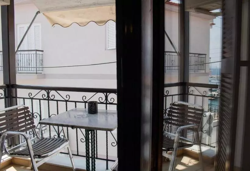 Majatalo Gyalos Beach Front