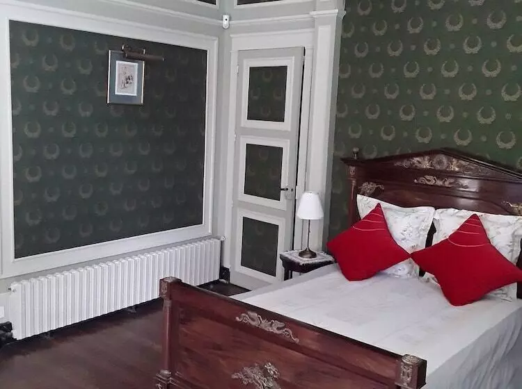 Majatalo Le Manoir Du Coeur Volant B&b