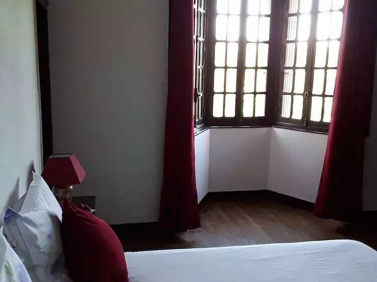 Majatalo Le Manoir Du Coeur Volant B&b