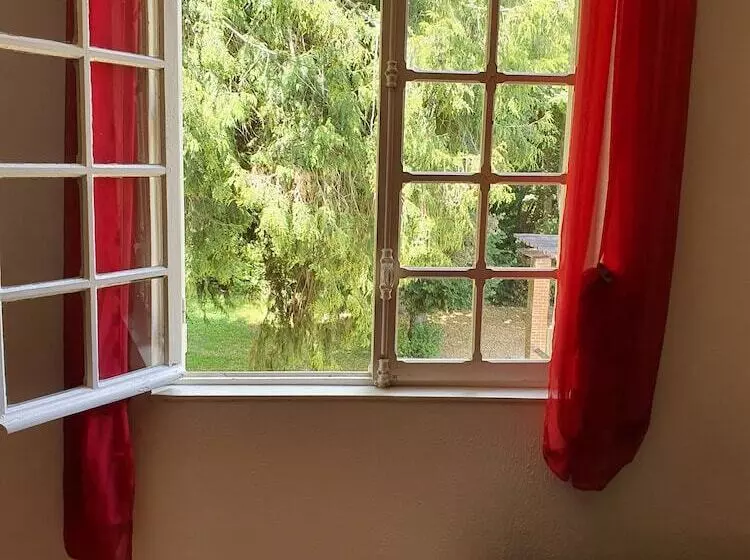 Majatalo Le Manoir Du Coeur Volant B&b