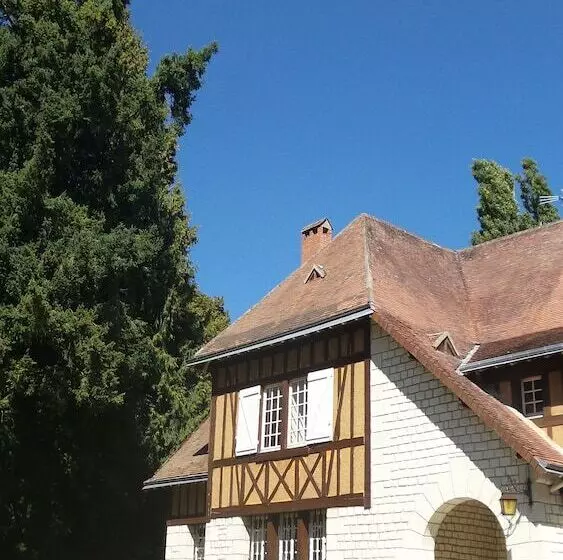 Majatalo Le Manoir Du Coeur Volant B&b