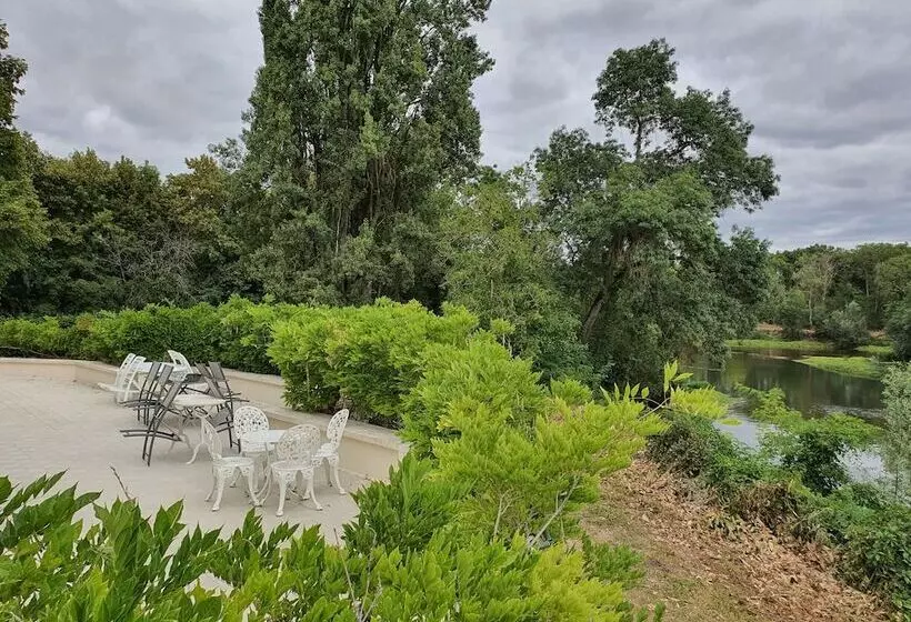 Majatalo Le Manoir Du Coeur Volant B&b