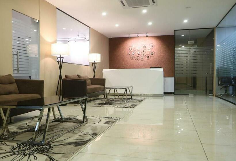 Отель Flora Suites