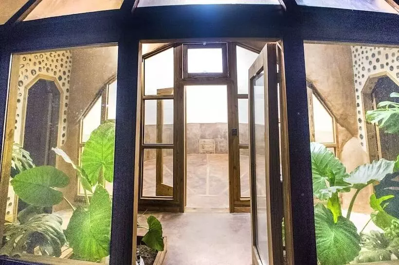 Hotelli Caliu Earthship Ecolodge