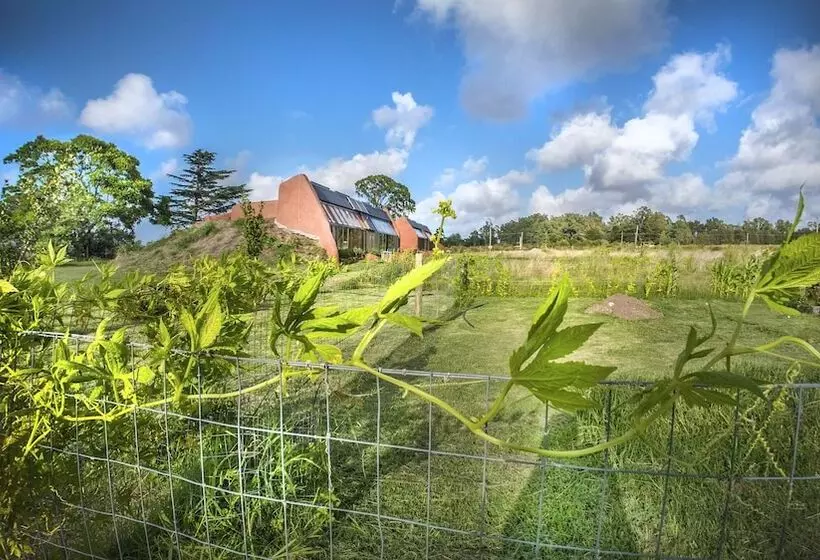 Hotelli Caliu Earthship Ecolodge