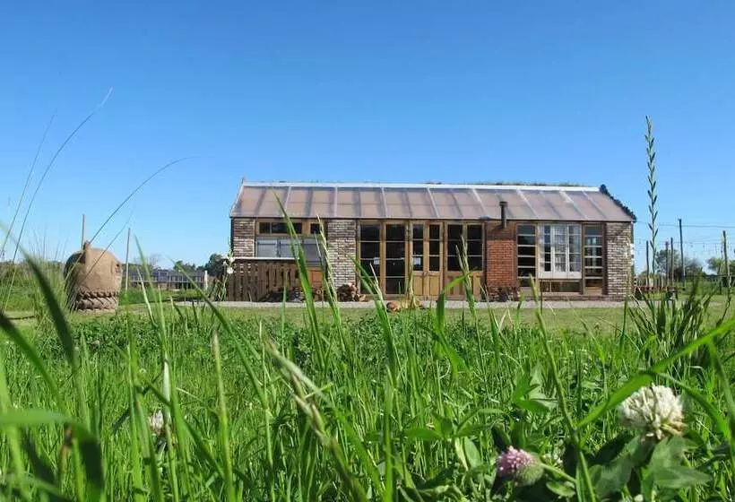 Hotelli Caliu Earthship Ecolodge