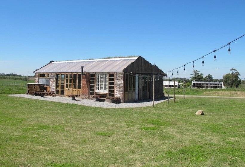 هتل Caliu Earthship Ecolodge