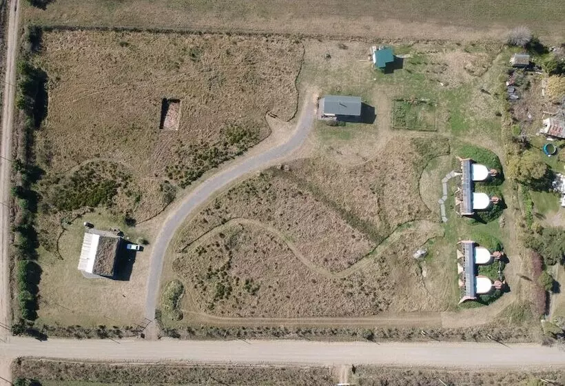 Hotelli Caliu Earthship Ecolodge