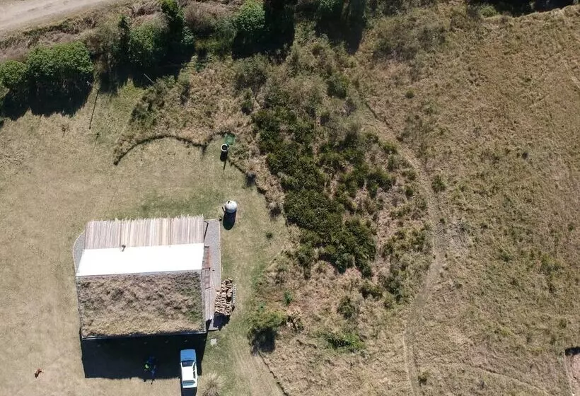 Hotelli Caliu Earthship Ecolodge