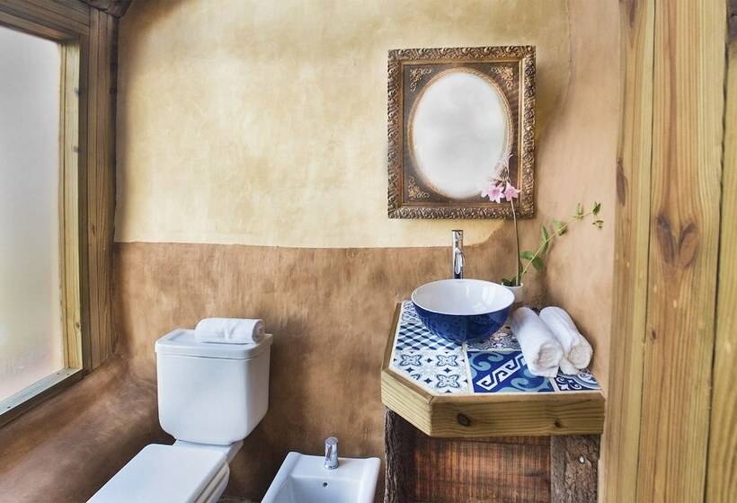 هتل Caliu Earthship Ecolodge