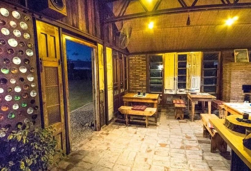 هتل Caliu Earthship Ecolodge