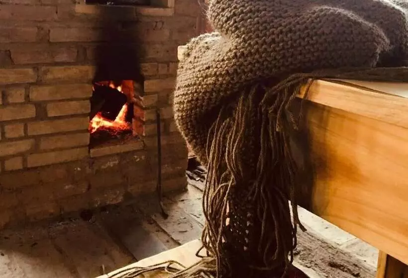 Hotelli Caliu Earthship Ecolodge