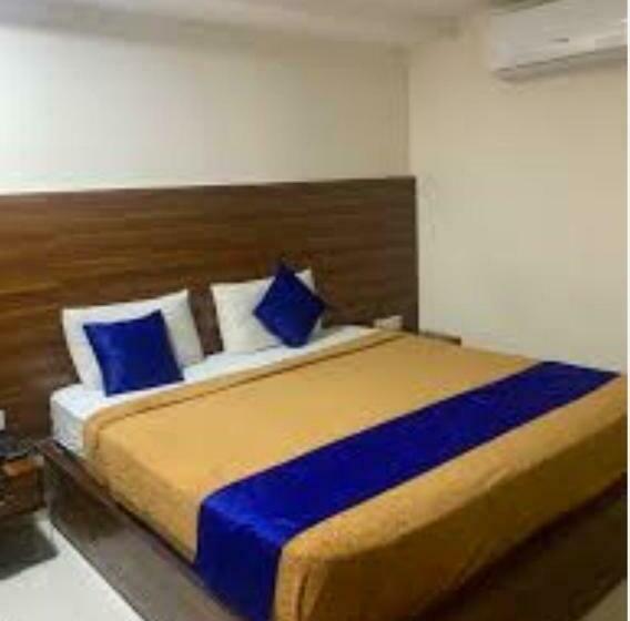 בית מלון כפרי Sarkar Grand