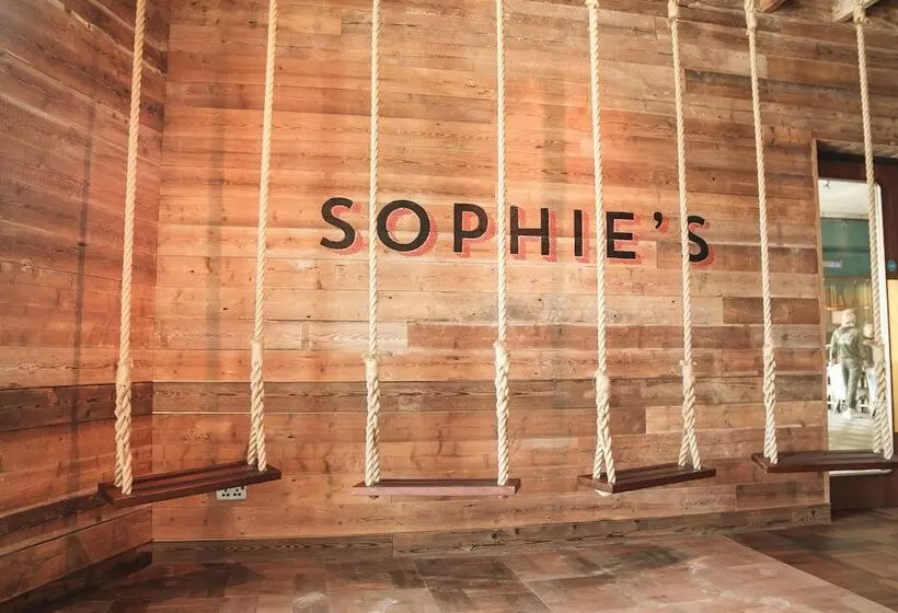 هتل The Dean Cork