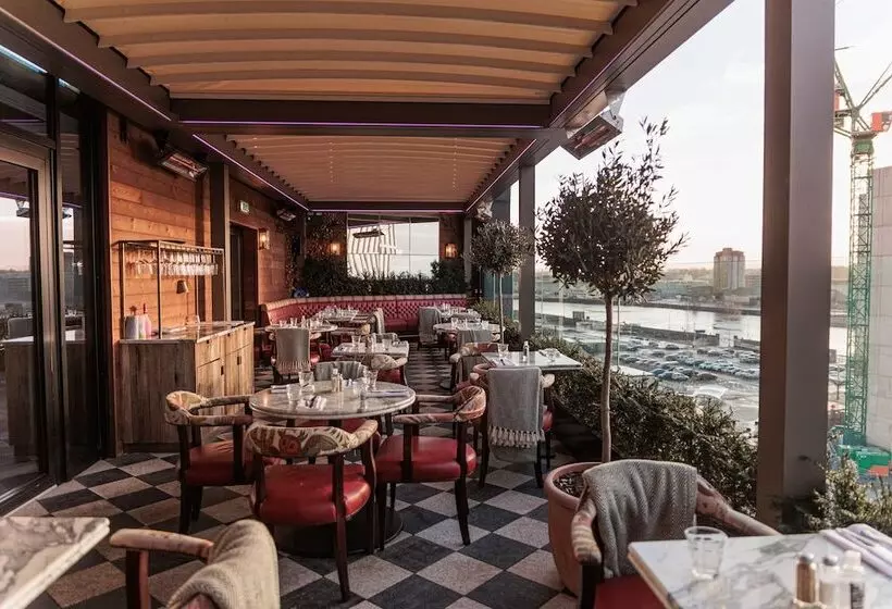 هتل The Dean Cork