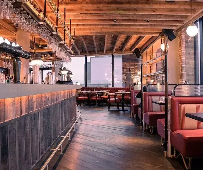 هتل The Dean Cork