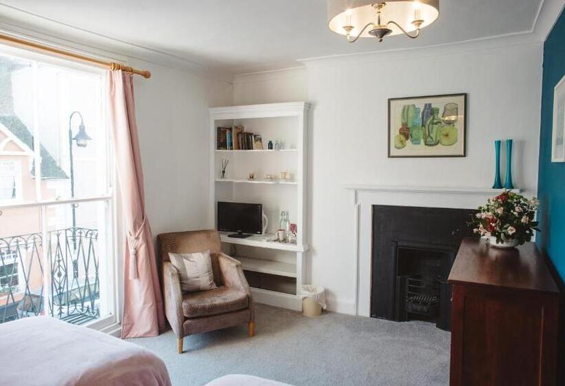 פנסיון Ashburton Court