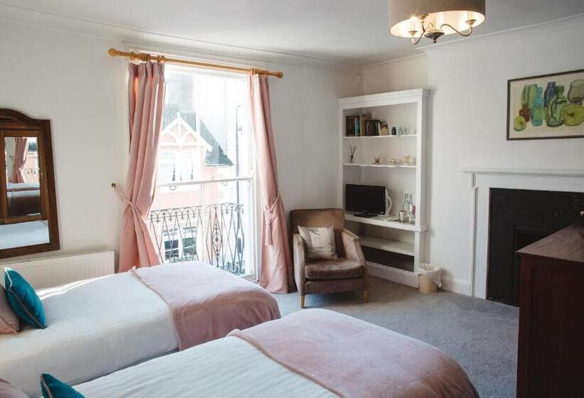 פנסיון Ashburton Court