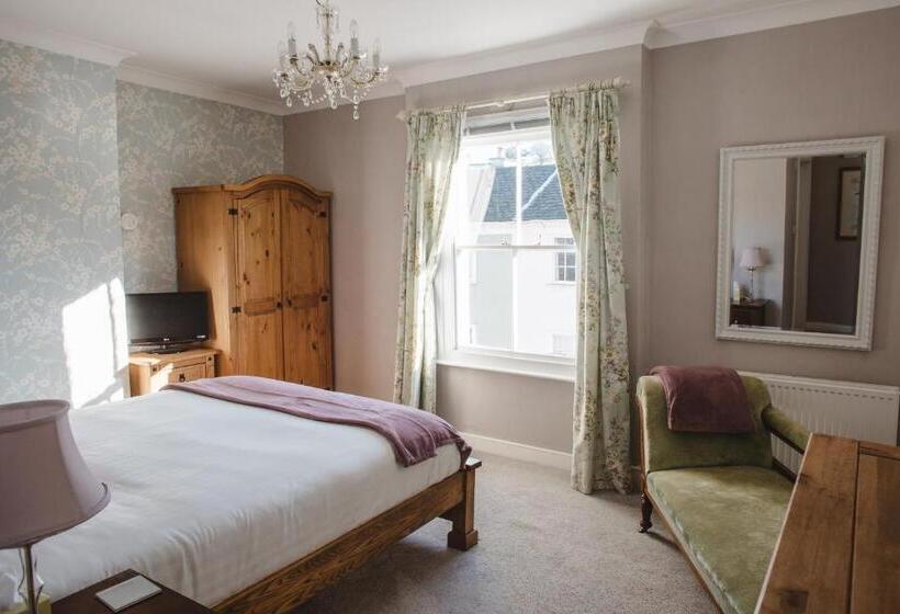 פנסיון Ashburton Court