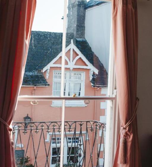 פנסיון Ashburton Court