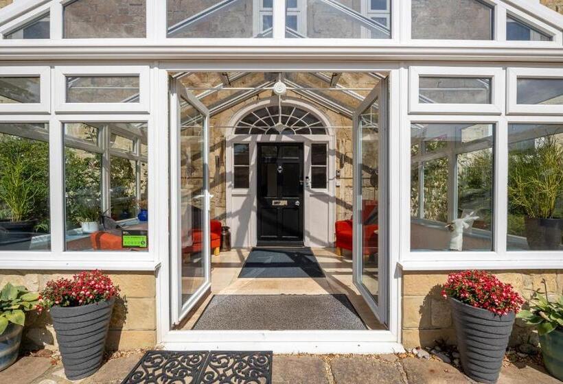 Cosy Wolf Bed & Breakfast