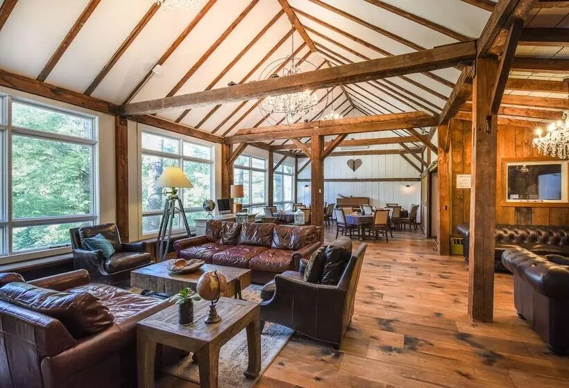 Hotelli Farm Road Estate