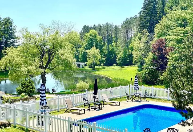 Hotelli Farm Road Estate