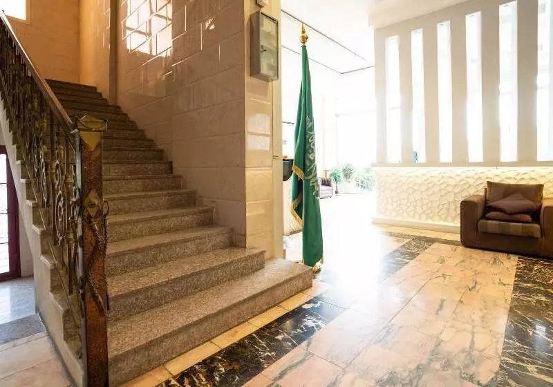 Hotelli Golden Galaxies Furnished Units