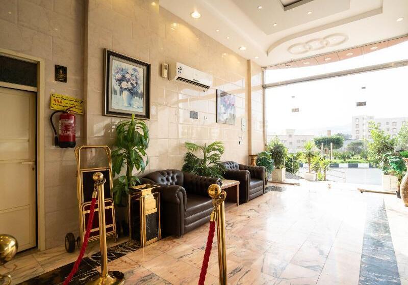 酒店 Golden Galaxies Furnished Units