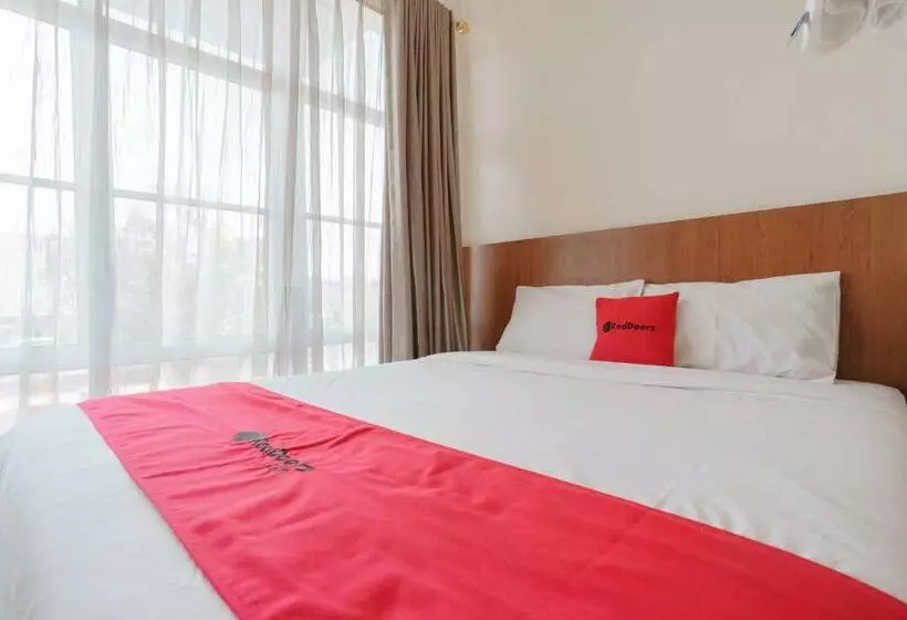 ホテル Reddoorz Near Plaza Botania 1 Batam