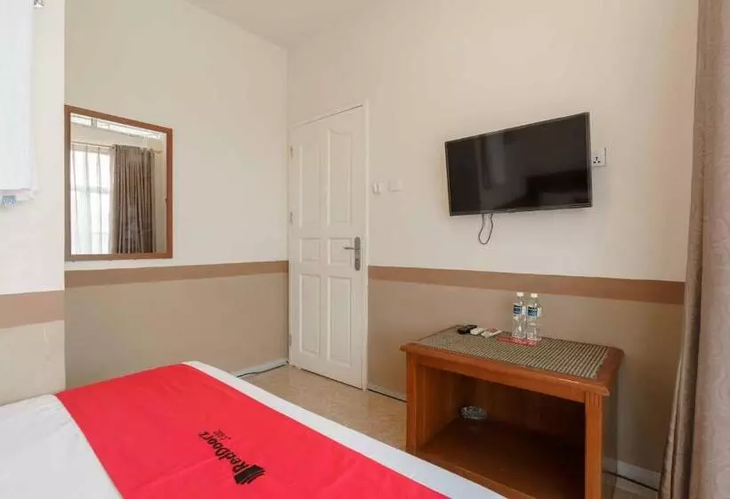 ホテル Reddoorz Near Plaza Botania 1 Batam