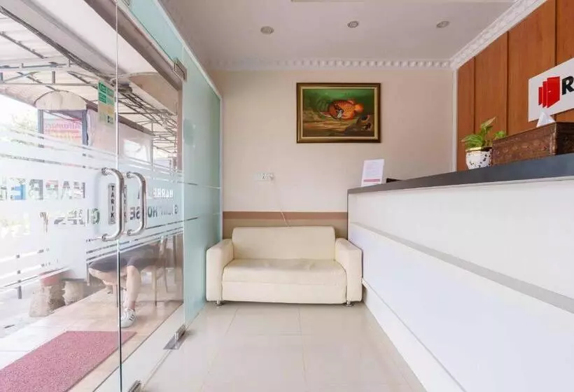 ホテル Reddoorz Near Plaza Botania 1 Batam