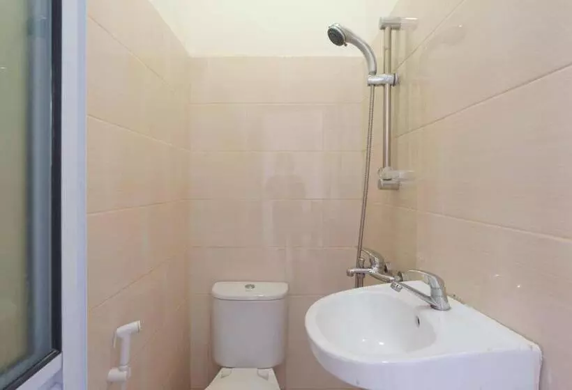 ホテル Reddoorz Near Plaza Botania 1 Batam