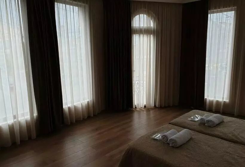 هتل Zugdidi Time