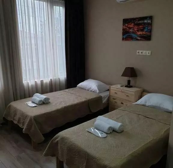 هتل Zugdidi Time