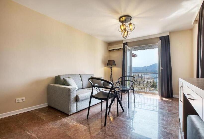 Farrys Boutique Hotel & Beach Club Yalıkavak