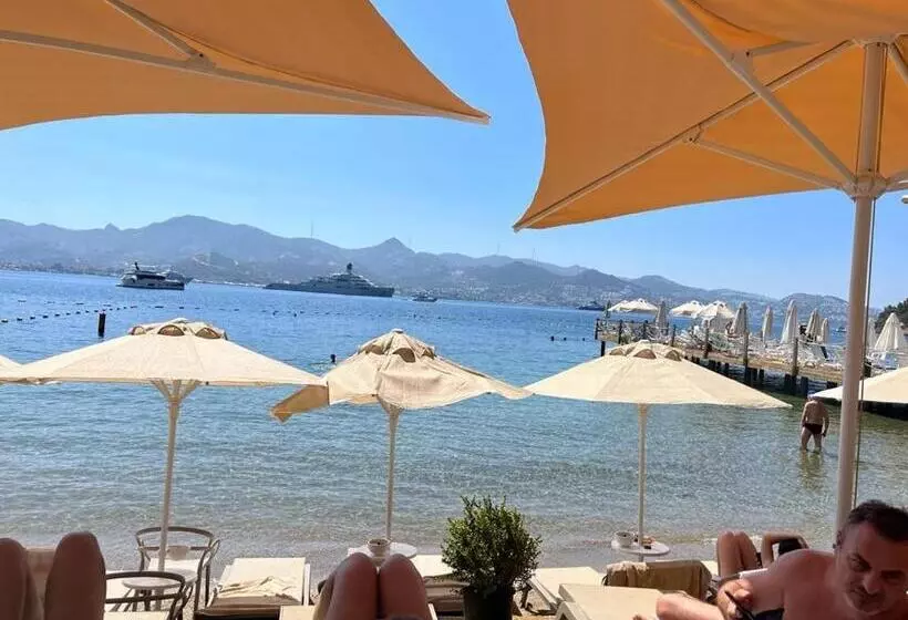 Farrys Boutique Hotel & Beach Club   Yalıkavak