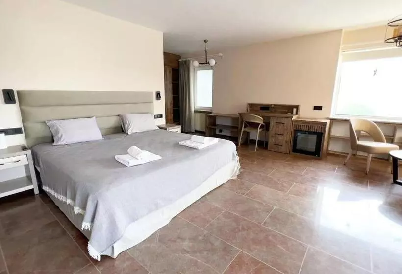 Farrys Boutique Hotel & Beach Club   Yalıkavak