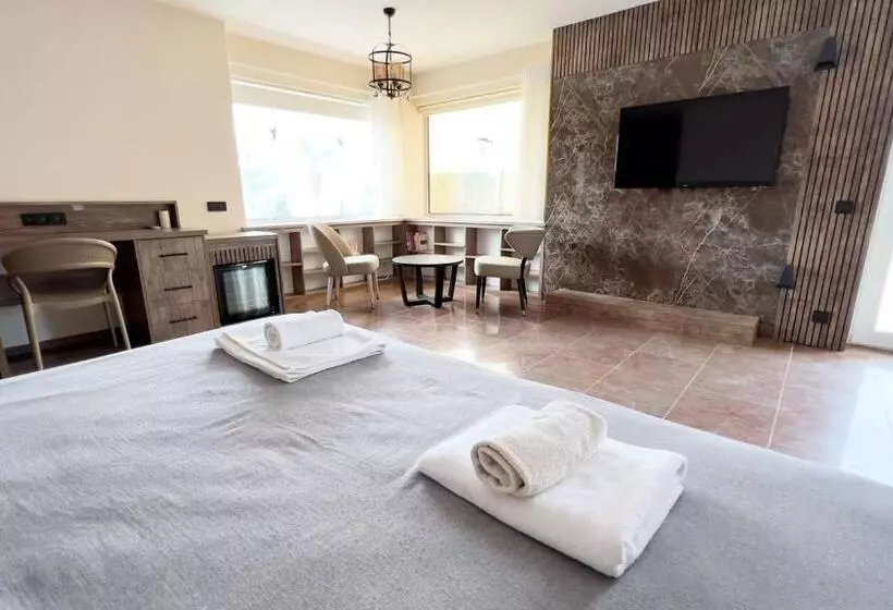 Farrys Boutique Hotel & Beach Club   Yalıkavak