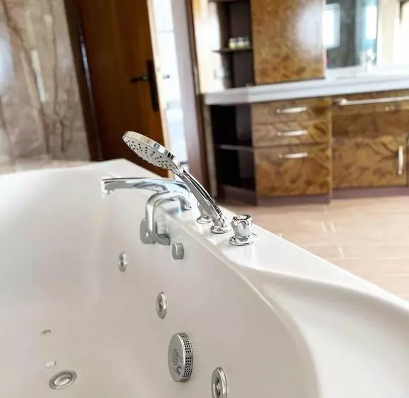 Farrys Boutique Hotel & Beach Club   Yalıkavak