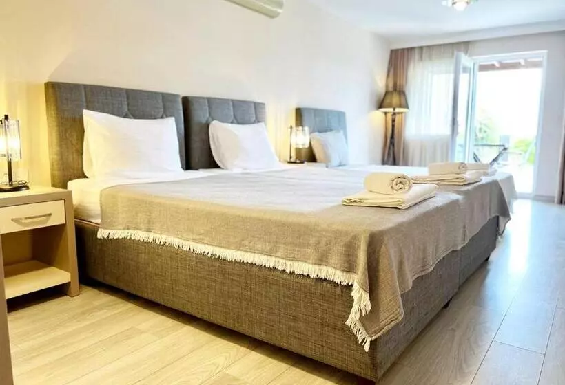 Farrys Boutique Hotel & Beach Club   Yalıkavak